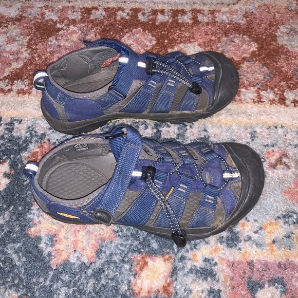 Keen Boys Waterproof Blue Velcro Closure Sandals Size 5 Hiking - Picture 1 of 7